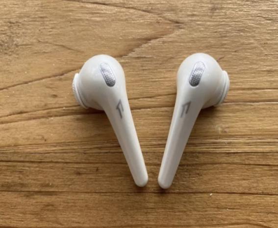 Functional Comparison of Sports Bluetooth Headsets with Different Prices