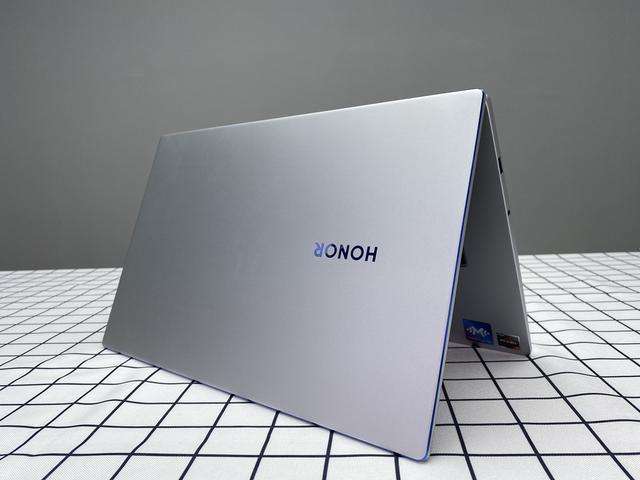 Take a Quick Look at HONOR MagicBook 15